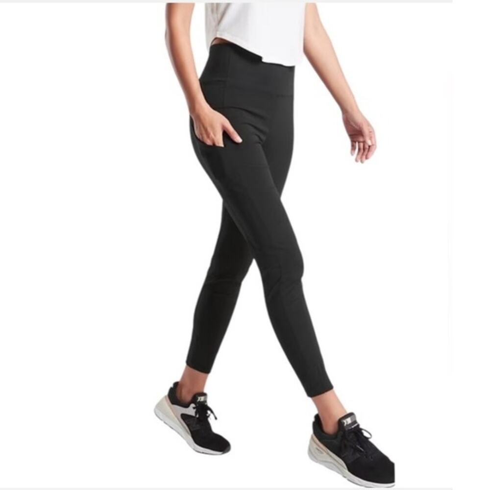 Athleta Trekkie Hybrid crop tight black size 2